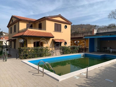 Villa in vendita a Castelpetroso via Fiume