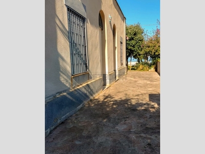 Villa in Vendita a Messina, 200'000€, 200 m²