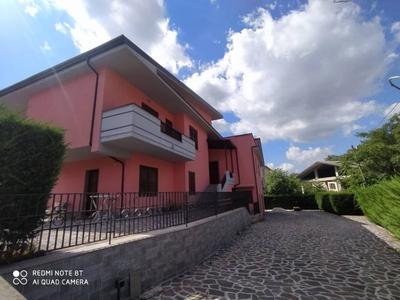 Villa in vendita a Pesche via Eraclito