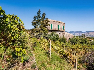 Villa in Vendita in Contrada Santo Spirito a Castiglione di Sicilia