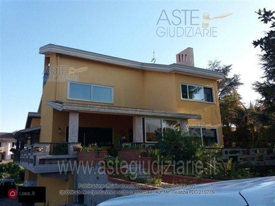 Villa in Vendita in Via giosuè carducci 18 a Tremestieri Etneo