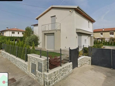 Villa in Vendita in Via Roma a Breganze