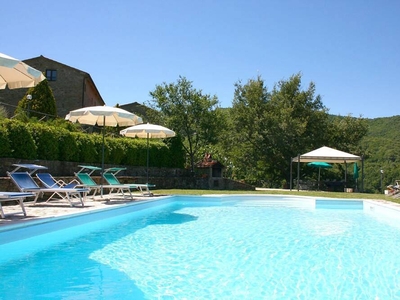 Villa per 8 persone con piscina privata panoramica. Connessione Wi-Fi a disposizione e animali benve