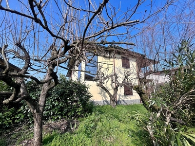 Villa singola in Via Bachelet, 21, Castelverde (CR)