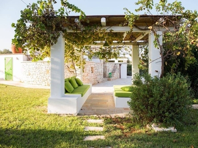 Villa 'Trulli Di Lula' con piscina privata, Wi-Fi e aria condizionata