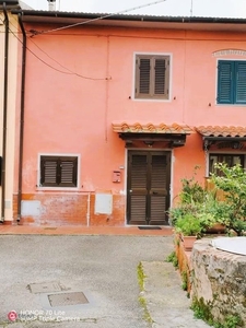 Villetta a schiera in Vendita in Via Provinciale Calcesana Colignola a San Giuliano Terme