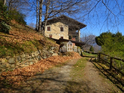 Casa indipendente con terrazzo, Valchiusa vico canavese