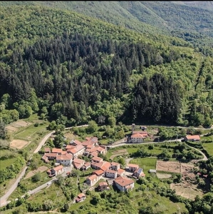 Rustico con giardino a Fivizzano