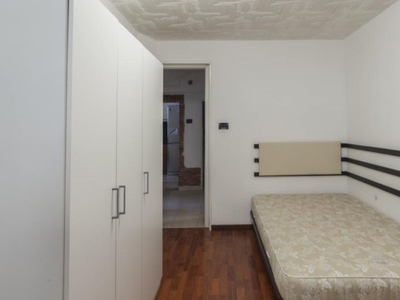 Stanza in affitto in appartamento con 3 camere da letto a Colli, Bologna