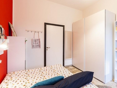Stanze in affitto in appartamento con 5 camere da letto a Milano