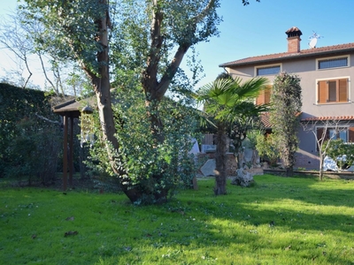 Villa con giardino, Santa Maria a Monte cerretti