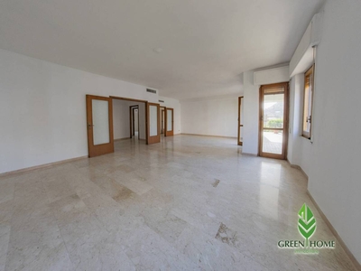 Appartamento in vendita 4 Stanze da letto a Cagliari