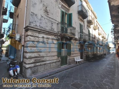 Appartamento Quadrilocale da ristrutturare, in vendita in Corso Vittorio Emanuele, Lipari