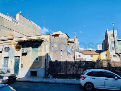 Appartamento Quadrilocale da ristrutturare, in vendita in Via Missori, Catania