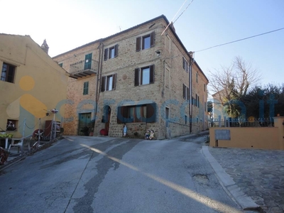 Appartamento Quadrilocale in vendita in Via Madonna Della Neve 5, Monte Roberto
