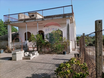 Casa in vendita 4 Stanze da letto a Chiaramonte Gulfi