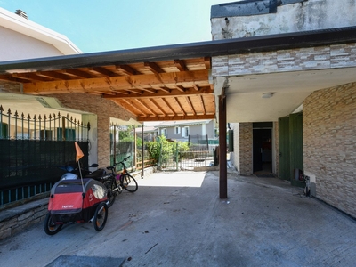Casa in vendita 4 Stanze da letto a Desenzano Del Garda