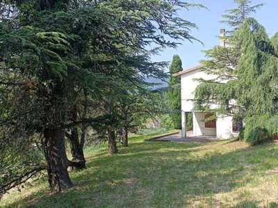 Casa in vendita a Serrapetrona
