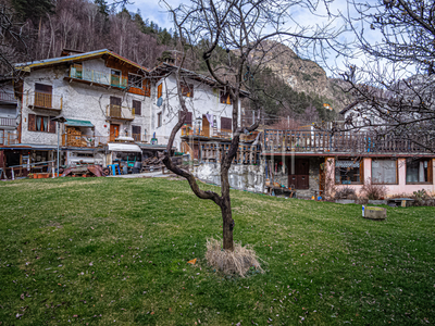 Casa indipendente - con giardino a Antey-Saint-Andrè