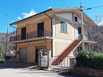 Casa indipendente in vendita 2 Stanze da letto a Isola Del Gran Sasso D'italia