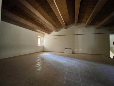 Casa indipendente in vendita 3 Stanze da letto a Fontecchio