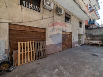 Casa indipendente in vendita 5 Stanze da letto a Catania