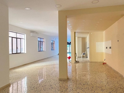 Immobile commerciale in Vendita a Palermo, zona San Lorenzo, 649'000€, 650 m²