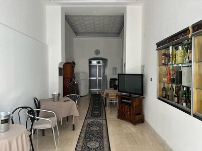 Magazzino in Vendita a Palermo, zona Cavour, 120'000€, 117 m²