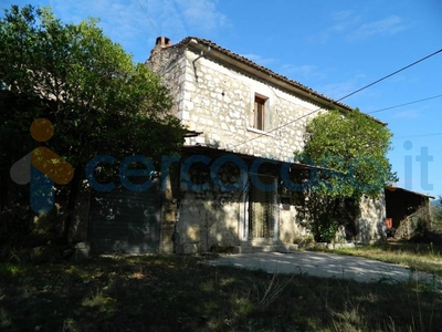 Rustico casale da ristrutturare, in vendita in Via Antera, Roccasecca