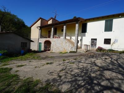 Rustico casale da ristrutturare in zona Castelnuovo Dei Sabbioni a Cavriglia