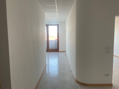Ufficio in Affitto a Padova, zona ZONA INDUSTRIALE-EST, 700€, 80 m²