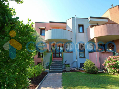 Villa a schiera in ottime condizioni, in vendita in Via Gorizia, Inveruno