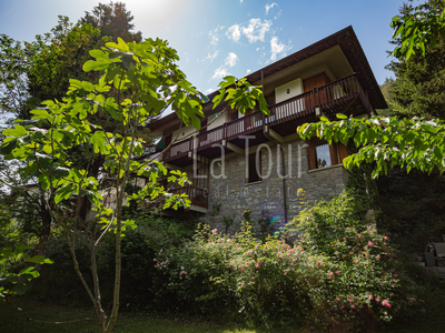 Villa - bifamiliare a Aosta