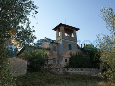 Villa da ristrutturare in vendita a Poggibonsi
