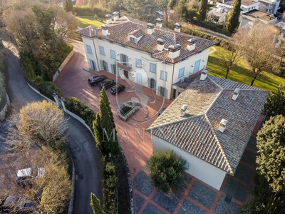 Villa in vendita 15 Stanze da letto a Arezzo
