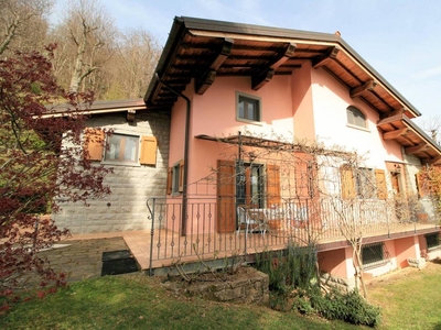 Villa in vendita 3 Stanze da letto a Abetone Cutigliano