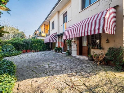 Villa in vendita 4 Stanze da letto a Porto Mantovano