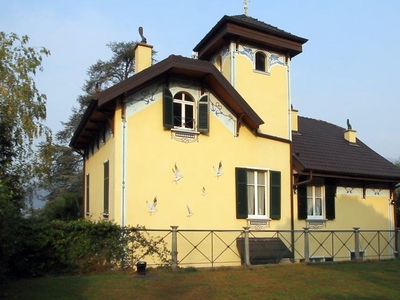 Villa in vendita 5 Stanze da letto a Castelveccana