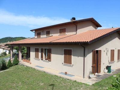 Villa in vendita 5 Stanze da letto a Nocera Umbra