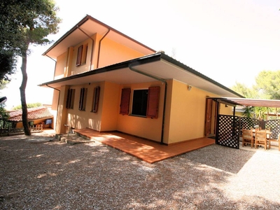 Villa in vendita 5 Stanze da letto a Rosignano Marittimo