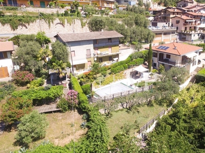 Villa in vendita 5 Stanze da letto a Tremosine Sul Garda