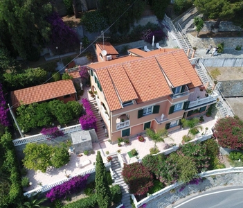 Villa in vendita 6 Stanze da letto a Andora