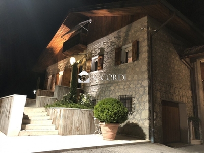 Villa in vendita 6 Stanze da letto a San Pietro Di Feletto