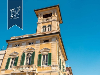 Villa in vendita 6 Stanze da letto a Viareggio
