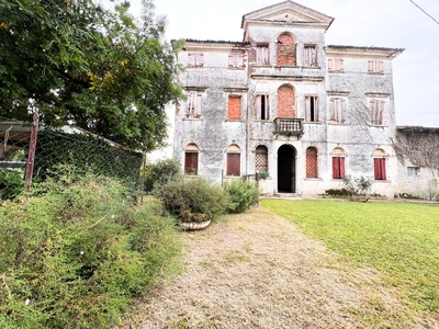 Villa in vendita 8 Stanze da letto a Castelfranco Veneto