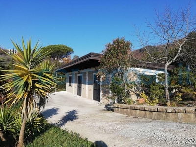 Villa in vendita in Via Cozzi, Caiazzo