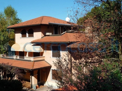 Villa in vendita in Via Guido Bogianni, Stresa