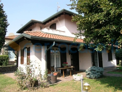 Villa in vendita in Via Trieste 14, Pregnana Milanese