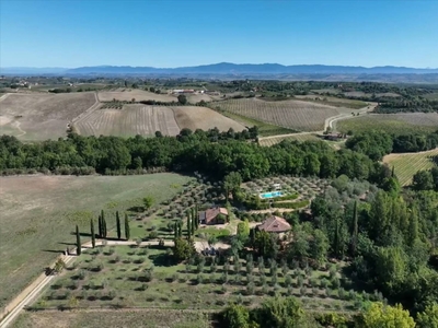 Rustico casale in vendita a Chianciano Terme Siena