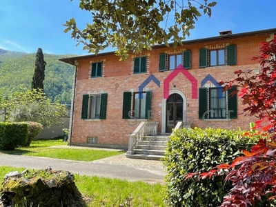 villa in vendita a Bagni di Lucca